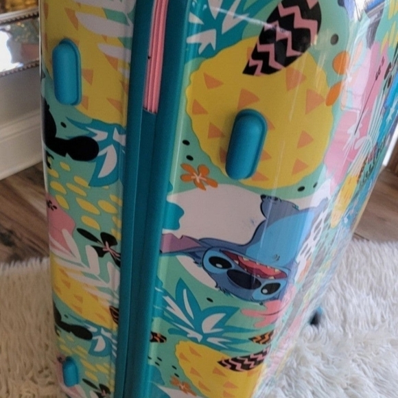 Disney Stitch 28" Hardsided Rolling Luggage Exclusive - Picture 6 of 10